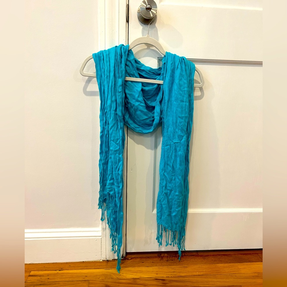 Bright cerulean scarf! 🧣